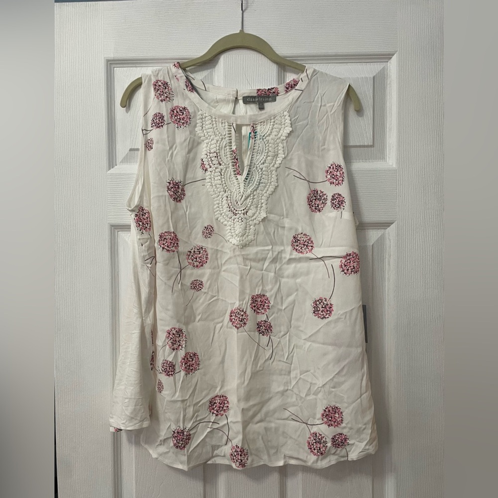 Daniel Rainn Women's Sleeveless Blouse - White and Pink Floral